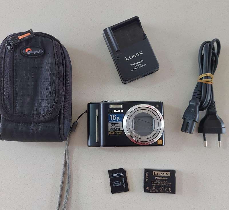 Panasonic Lumix digital camera DMC-TZ8 (12.1 m/pixel, 12 x optical zoom, HD video recording)