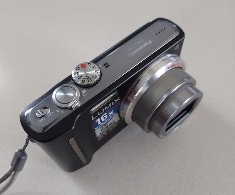 Panasonic Lumix digital camera DMC-TZ8 (12.1 m/pixel, 12 x optical zoom, HD video recording)