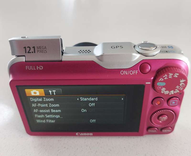 Canon PowerShot digital camera SX230 HS (12.1 m/pixel, 14 x optical zoom, GPS) PRESTINE condition