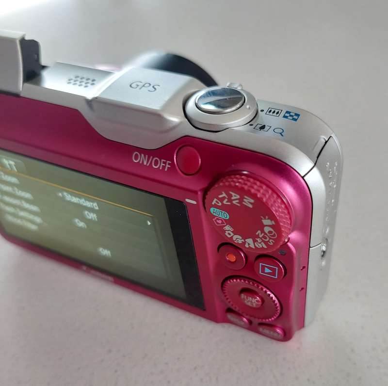 Canon PowerShot digital camera SX230 HS (12.1 m/pixel, 14 x optical zoom, GPS) PRESTINE condition