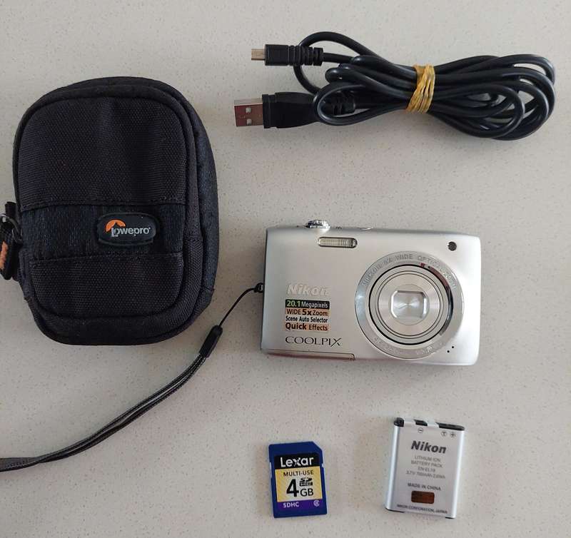 Nikon CoolPix digital camera S2800 (20.1 m/pixel, 5 x optical zoom) In EXCELLENT condition