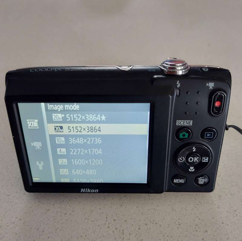 Nikon CoolPix digital camera S2800 (20.1 m/pixel, 5 x optical zoom) In EXCELLENT condition