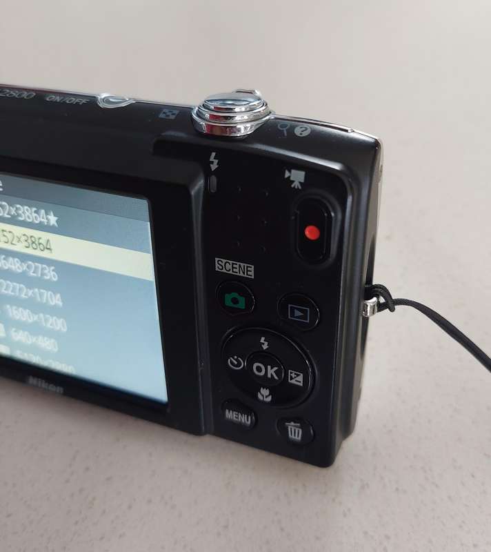 Nikon CoolPix digital camera S2800 (20.1 m/pixel, 5 x optical zoom) In EXCELLENT condition