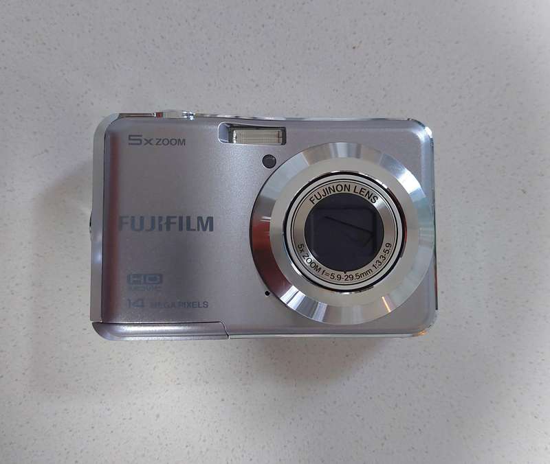 FujiFilm FinePix digital camera AX500 (14 m/pixel, 5 x optical zoom, HD video recording) LIKE NEW