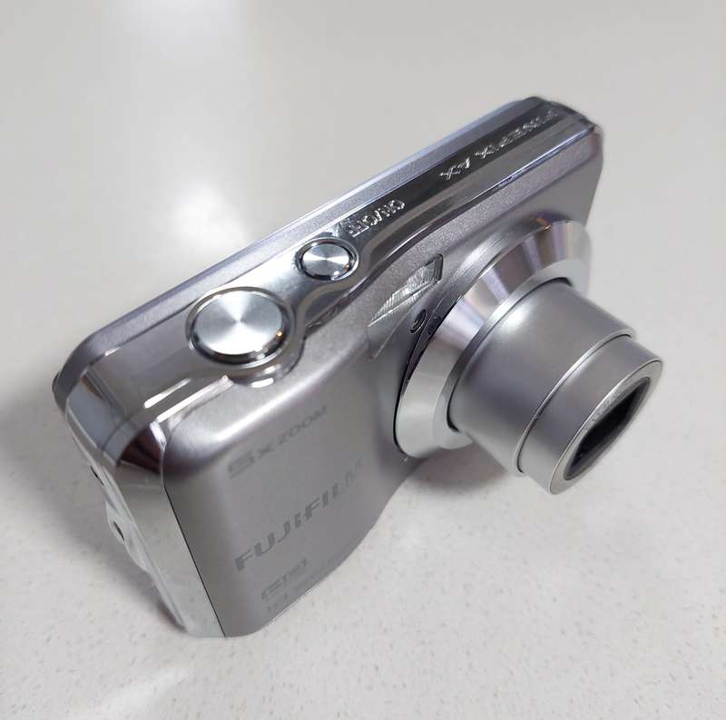 FujiFilm FinePix digital camera AX500 (14 m/pixel, 5 x optical zoom, HD video recording) LIKE NEW