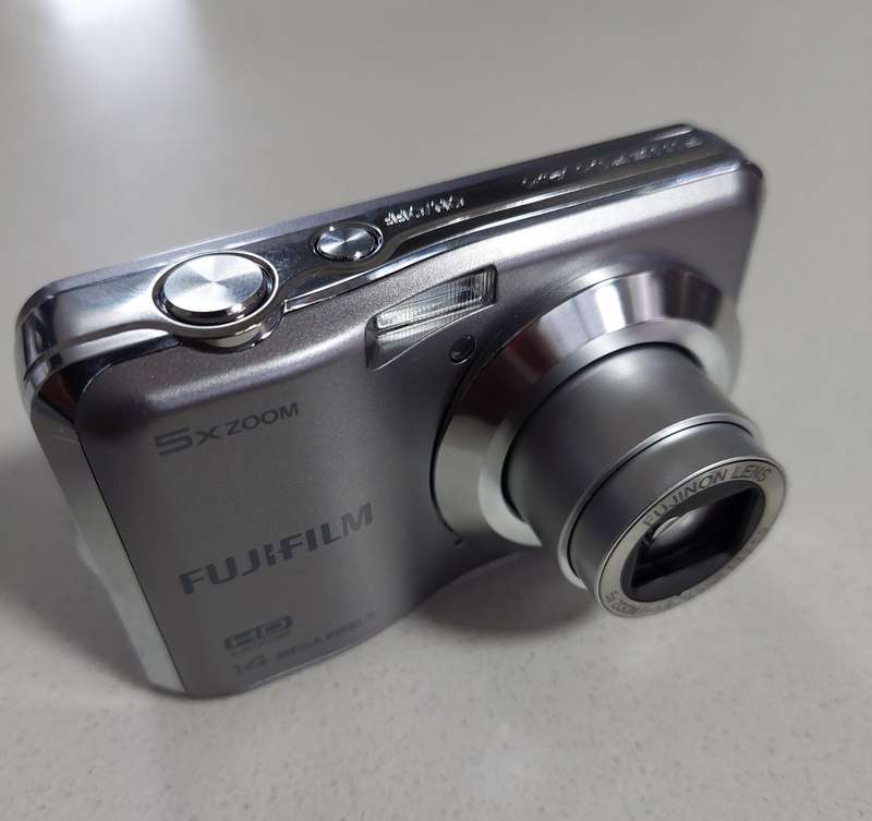 FujiFilm FinePix digital camera AX500 (14 m/pixel, 5 x optical zoom, HD video recording) LIKE NEW