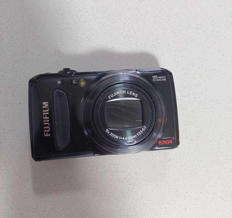 FujiFilm FinePix digital camera F500 EXR (16 m/pixel, a massive 15 x optical zoom, Full HD video)