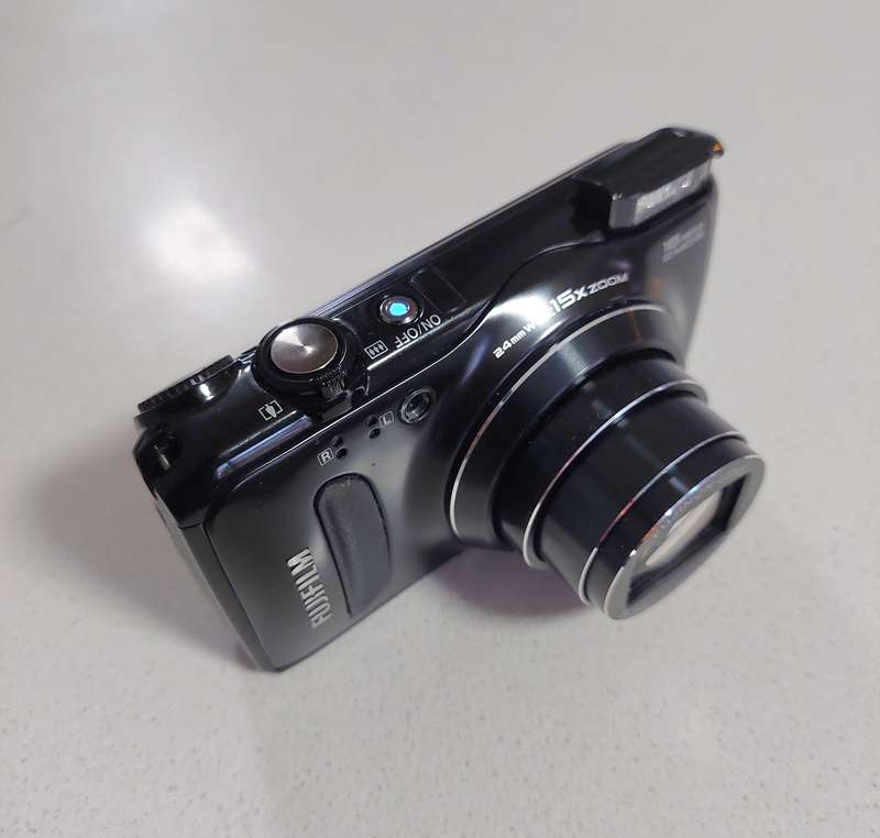 FujiFilm FinePix digital camera F500 EXR (16 m/pixel, a massive 15 x optical zoom, Full HD video)
