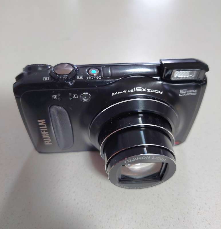 FujiFilm FinePix digital camera F500 EXR (16 m/pixel, a massive 15 x optical zoom, Full HD video)
