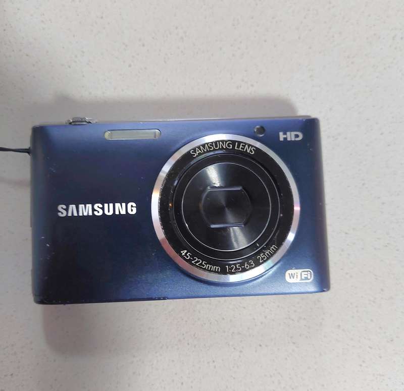 Samsung digital camera ST150F (16.2 m/pixel, 5 x optical zoom, wifi, HD video recording)
