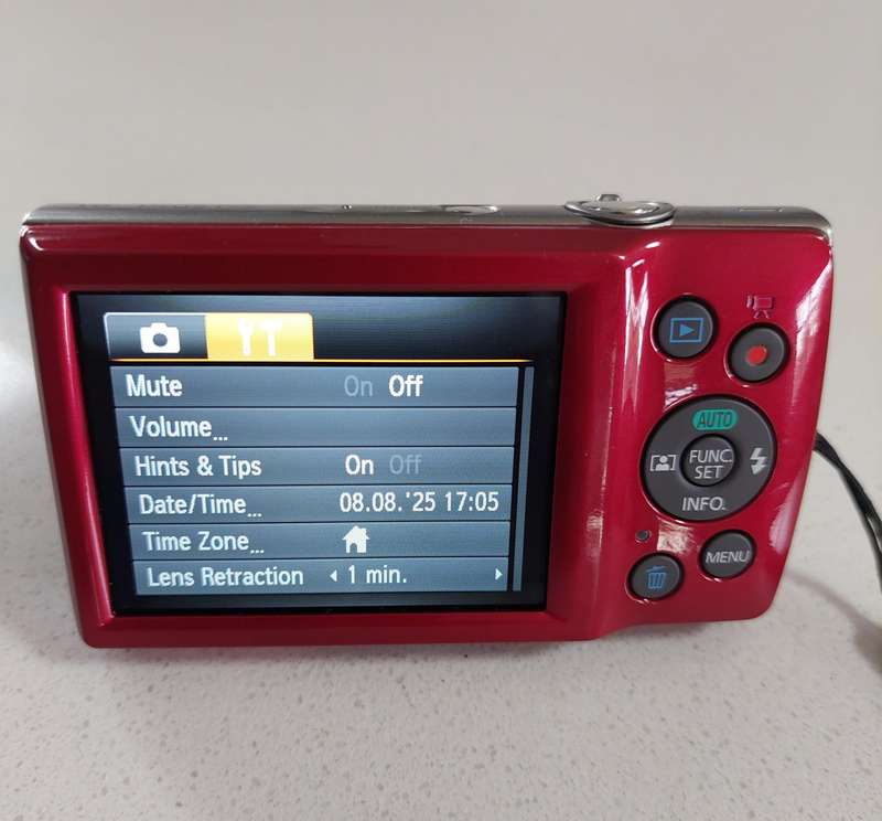 Canon IXUS digital camera 175 (20 m/pixel, 8 x optical zoom, HD video) in EXCELLENT condition
