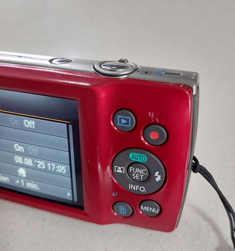 Canon IXUS digital camera 175 (20 m/pixel, 8 x optical zoom, HD video) in EXCELLENT condition