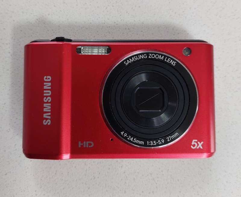 Samsung digital camera ES91 (14.2 m/pixel, 5 x optical zoom, HD video) In PRESTINE condition