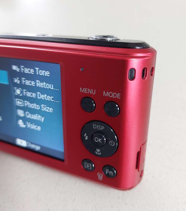Samsung digital camera ES91 (14.2 m/pixel, 5 x optical zoom, HD video) In PRESTINE condition
