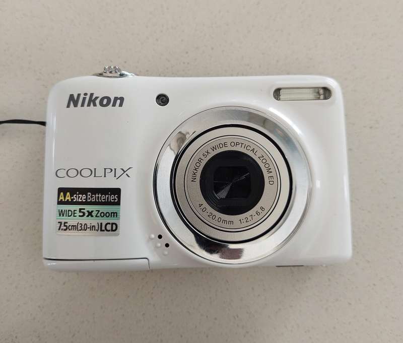 Nikon CoolPix digital camera L25 (10 m/pixel, 5 x optical zoom (in PRESTINE condition)