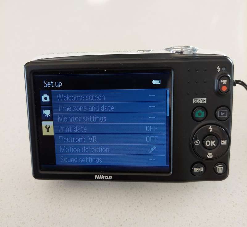 Nikon CoolPix digital camera L25 (10 m/pixel, 5 x optical zoom (in PRESTINE condition)