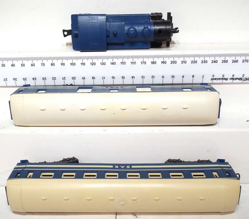 LIMA HO:  SAR Junior Blue Train Set in Fair Boxed condition (Italy)