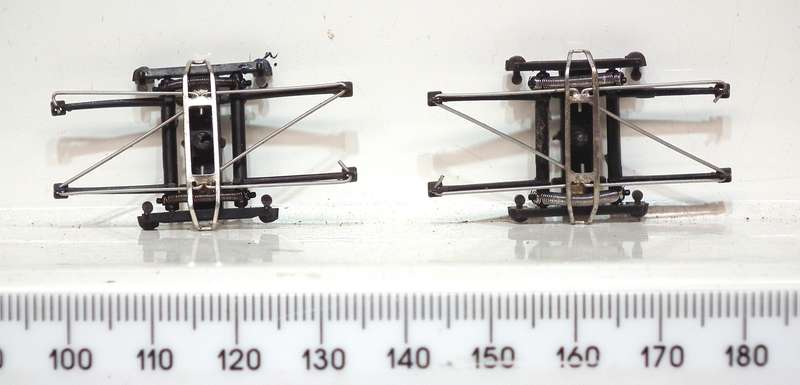 LIMA HO: 1pr SAR E5 Locomotive Pantographs  in Good condition(with Springs) for Parts.(Italy)