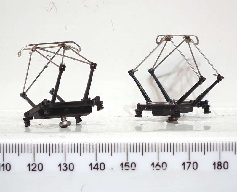 LIMA HO: 1pr SAR E5 Locomotive Pantographs  in Good condition(with Springs) for Parts.(Italy)