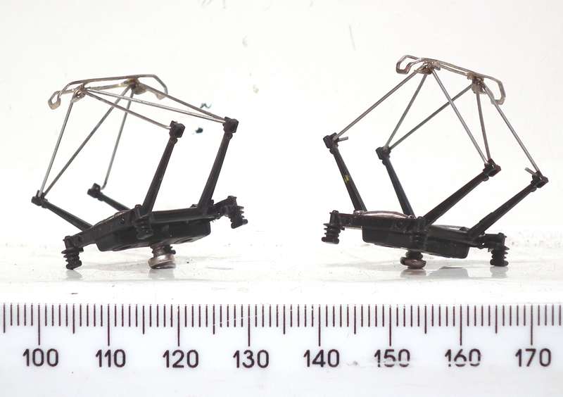 LIMA HO: 1pr SAR E5 Locomotive Pantographs  in Good condition(with Springs) for Parts.(Italy)