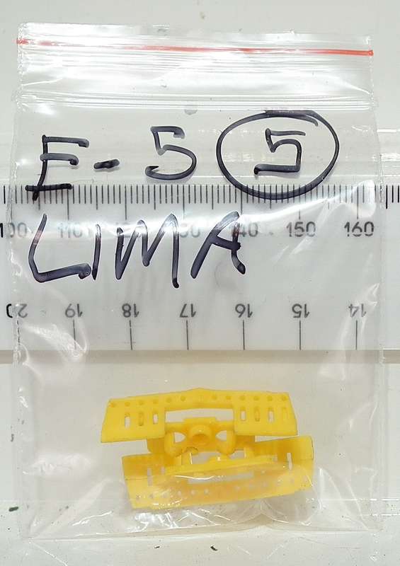 LIMA HO: SAR E5 `Blue Train` Locomotive cowcatchers in Good un-boxed condition for Parts.(Italy)