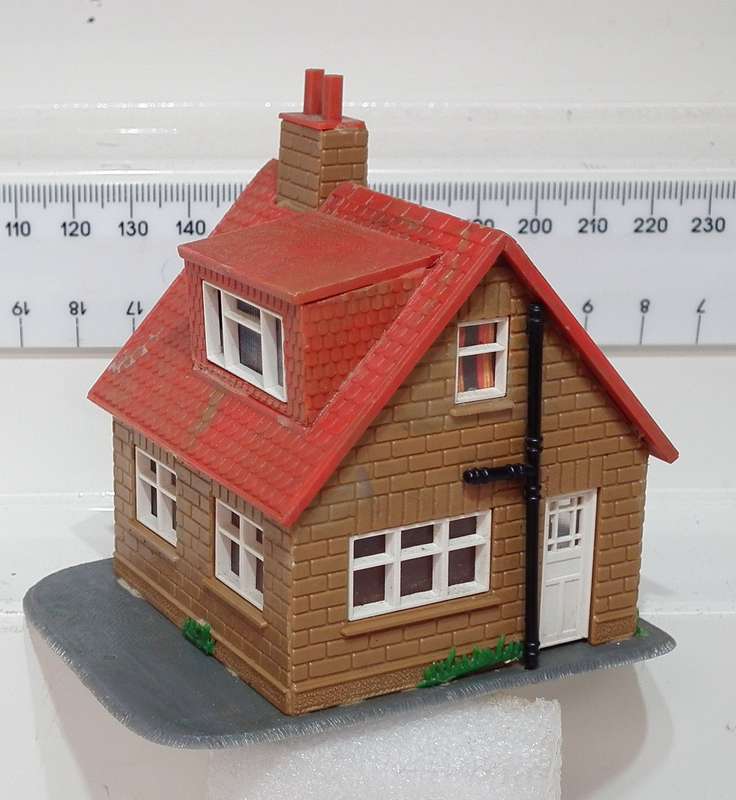 SCENERY HO:  English Plastic Country House in Fair Used Condition.