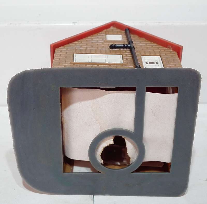 SCENERY HO:  English Plastic Country House in Fair Used Condition.