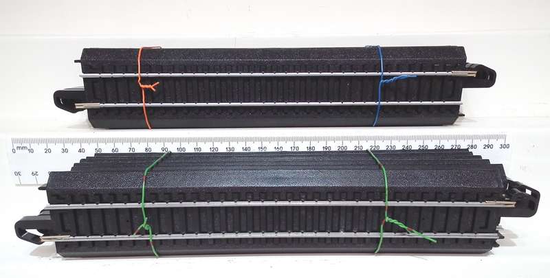 BACHMANN HO:  12pc Strait EZ Metal Track with Plastic Underlay in Like New Condition.(China)
