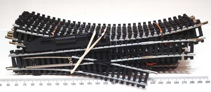 LIMA HO:  22pc Oval Metal Track with Turnout and Buffer Stop in Good Used Condition.(Italy)
