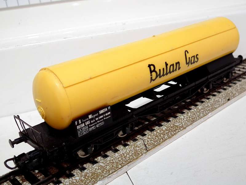 LIMA HO:  BUTAN GAS Tanker Car in Good Un-Boxed condition.(Italy)