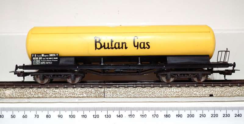 LIMA HO:  BUTAN GAS Tanker Car in Good Un-Boxed condition.(Italy)