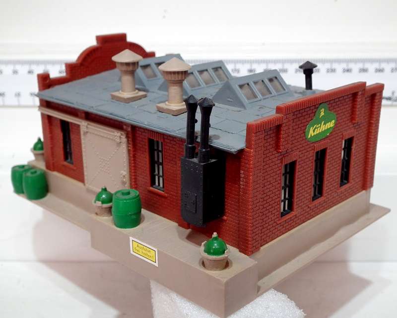 POLA HO:  Detailed Plastic Factory Building in Very Good Used, Un-boxed Condition.(GR)