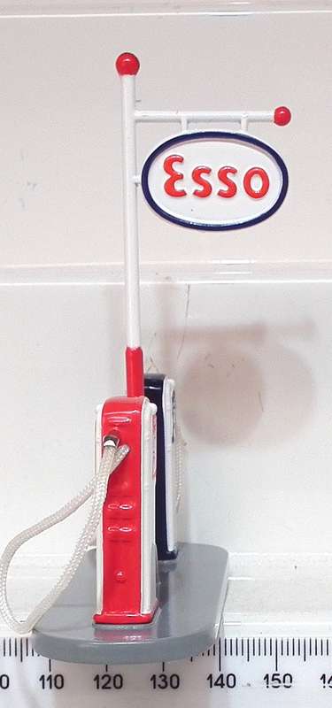 DINKY TOYS: Vintage 1960's All Metal "ESSO" Fuel Pumps(49D) in New Boxed condition(England)