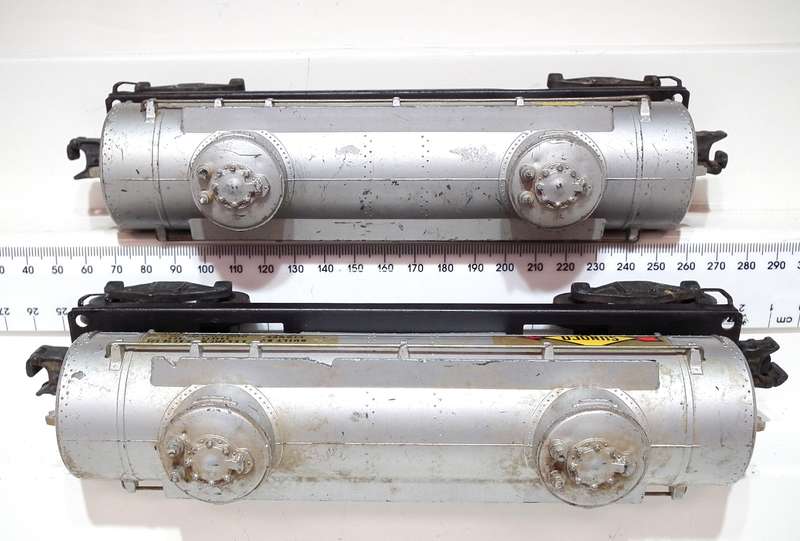 LIONEL O: Pots-War "SUNOCO GAS" 6000 Gal Tanker Cars in Fair Used condition(USA)