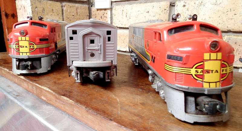 Lionel O Vintage Santa Fe Super Chief Loco Set Good Used Un-Boxed Condition USA