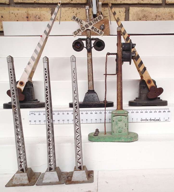 LIONEL O:  Vintage Track Accessories  in fair Used and Untested Condition(USA)