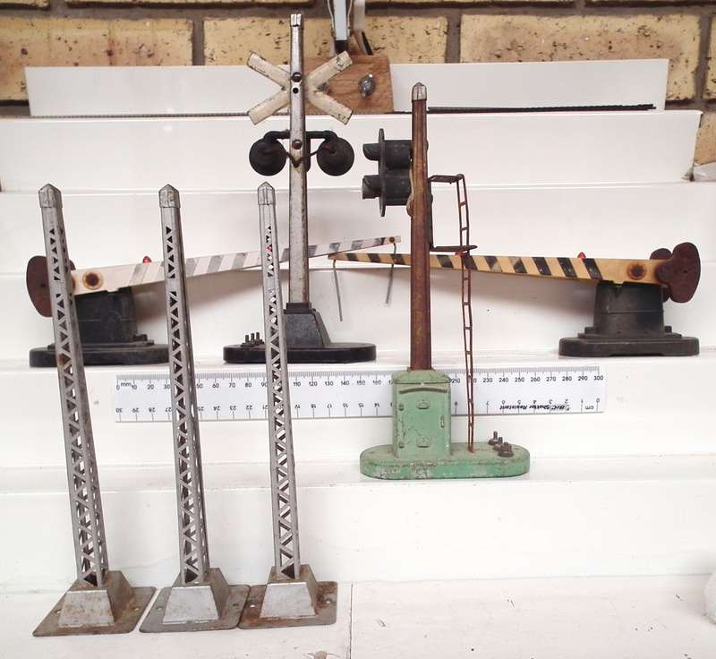 LIONEL O:  Vintage Track Accessories  in fair Used and Untested Condition(USA)