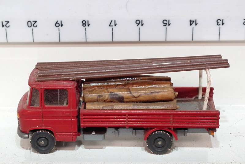 SCENERY HO :  3pc Plastic Trucks in Fair Used, Un-boxed Condition.