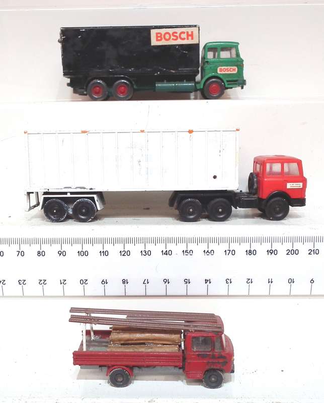 SCENERY HO :  3pc Plastic Trucks in Fair Used, Un-boxed Condition.