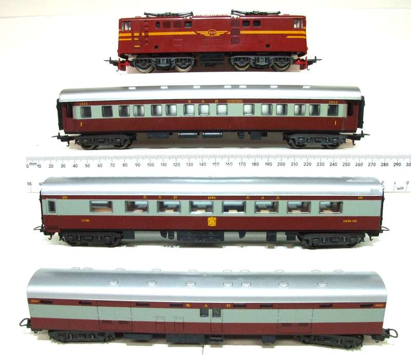 LIMA GOLDEN SERIES HO:  Vintage SAR "Trans Karoo" Electric Train Set in Good Boxed condition (Italy)