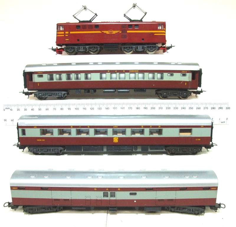 LIMA GOLDEN SERIES HO:  Vintage SAR "Trans Karoo" Electric Train Set in Good Boxed condition (Italy)