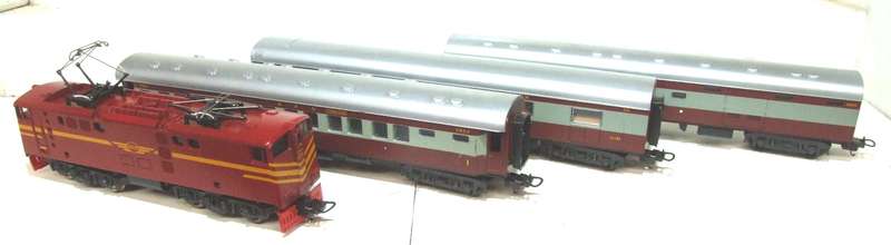 LIMA GOLDEN SERIES HO:  Vintage SAR "Trans Karoo" Electric Train Set in Good Boxed condition (Italy)