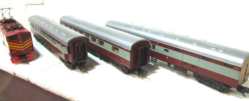 LIMA GOLDEN SERIES HO:  Vintage SAR "Trans Karoo" Electric Train Set in Good Boxed condition (Italy)