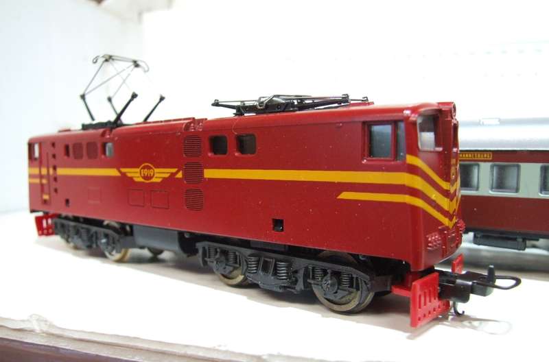 LIMA GOLDEN SERIES HO:  Vintage SAR "Trans Karoo" Electric Train Set in Good Boxed condition (Italy)
