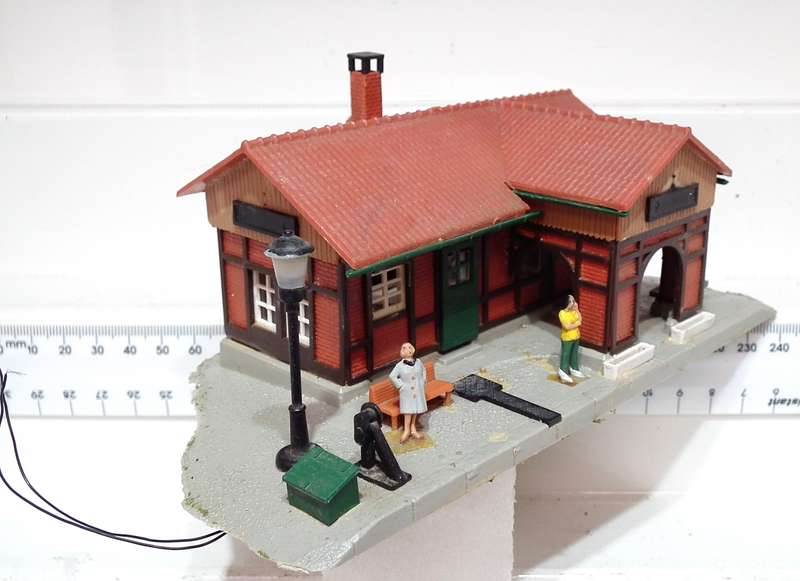 KIRBRI HO: Country Station Building with Platform in Fair, Used and Un- Boxed Condition.(GR)