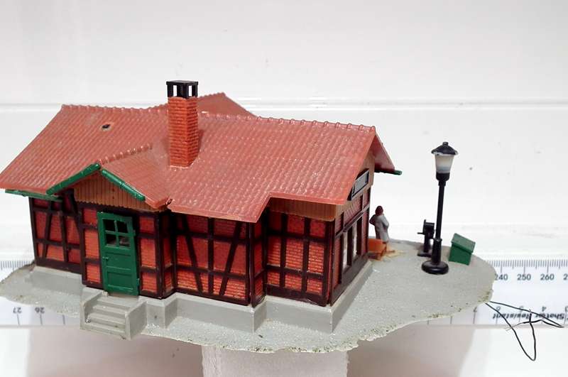 KIRBRI HO: Country Station Building with Platform in Fair, Used and Un- Boxed Condition.(GR)