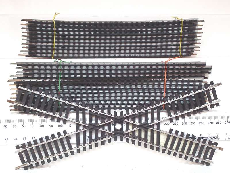 LIMA HO:  22pc Figure Eight Metal Track Layout in Good Used Condition.(Italy)
