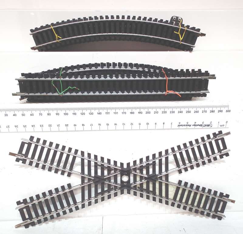 LIMA HO:  22pc Figure Eight Metal Track Layout in Good Used Condition.(Italy)