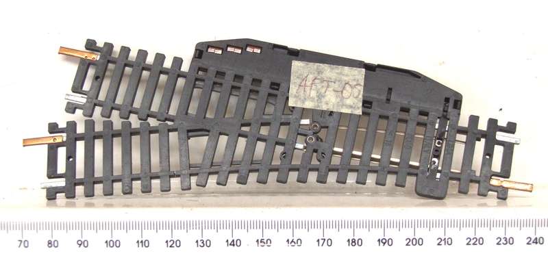 LIMA HO/OO: This Right-hand Steel Electro-magnetic Point is in Good Used Condition.(England)