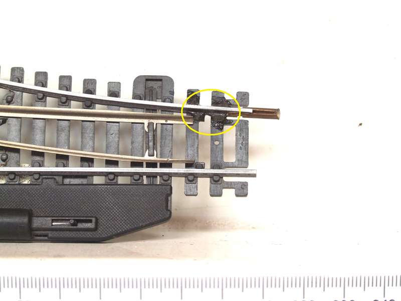 LIMA HO/OO: This Right-hand Steel Electro-magnetic Point is in Good Used Condition.(England)